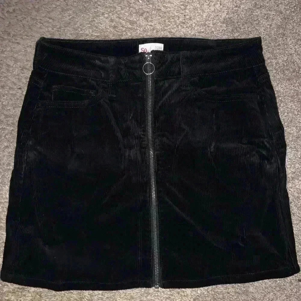 So Juniors Size 7 Zip Up Skirt